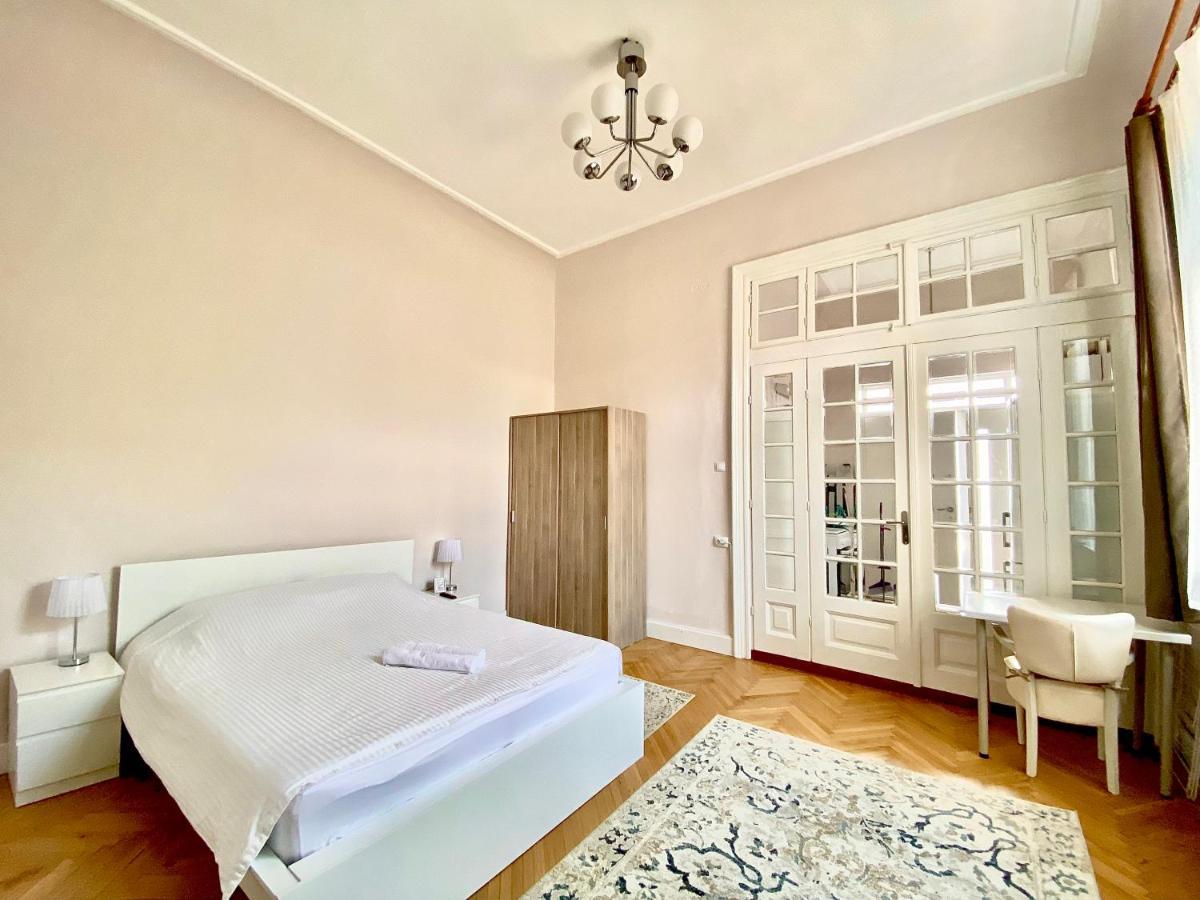 Km 0 Studio Bukarest Kültér fotó
